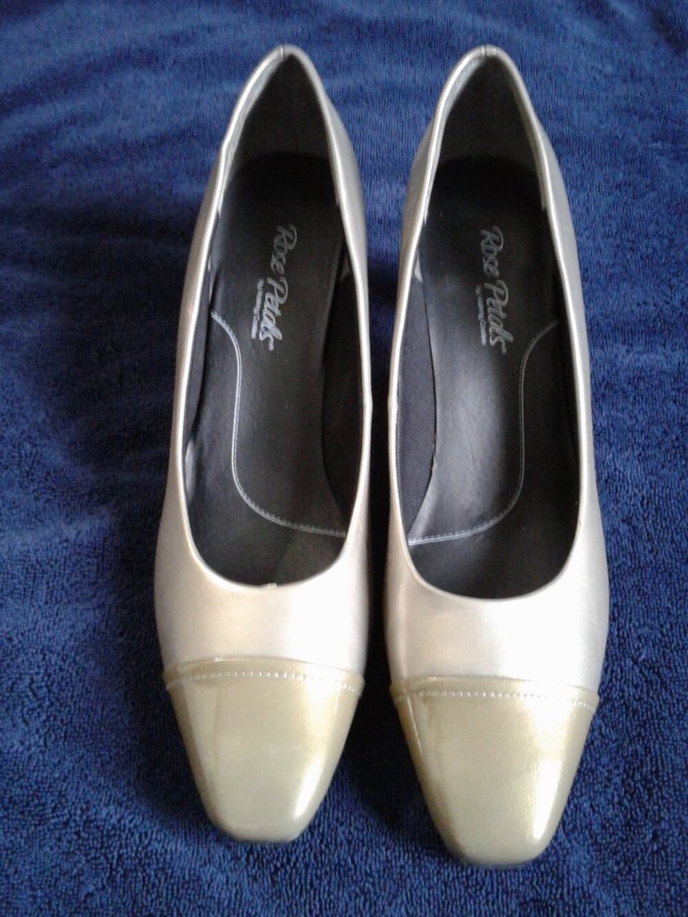 Walking Cradles  "Rose Petals" Olive Heels  Size 10S  2" Heel